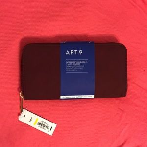 Wallet w/phone charger